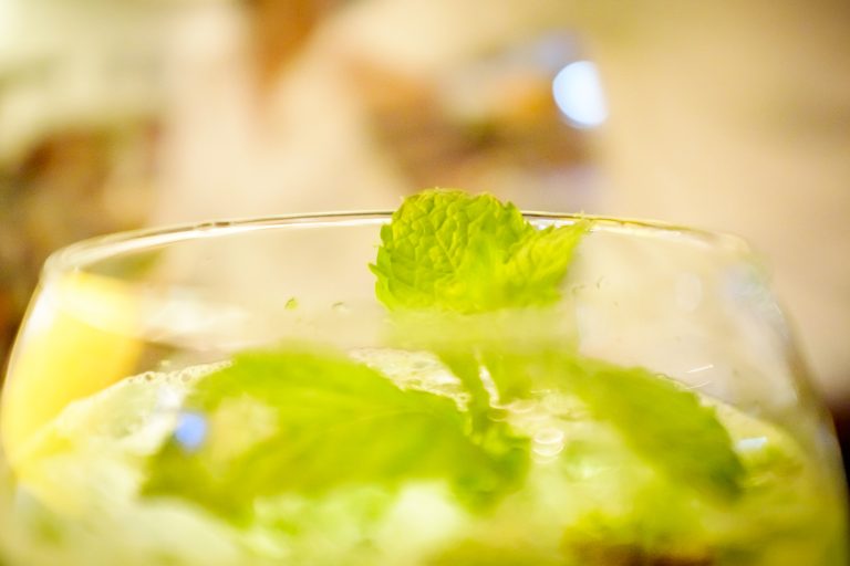 Erfrischender Cocktail mit Minze – il Bar im il Boccone Konstanz